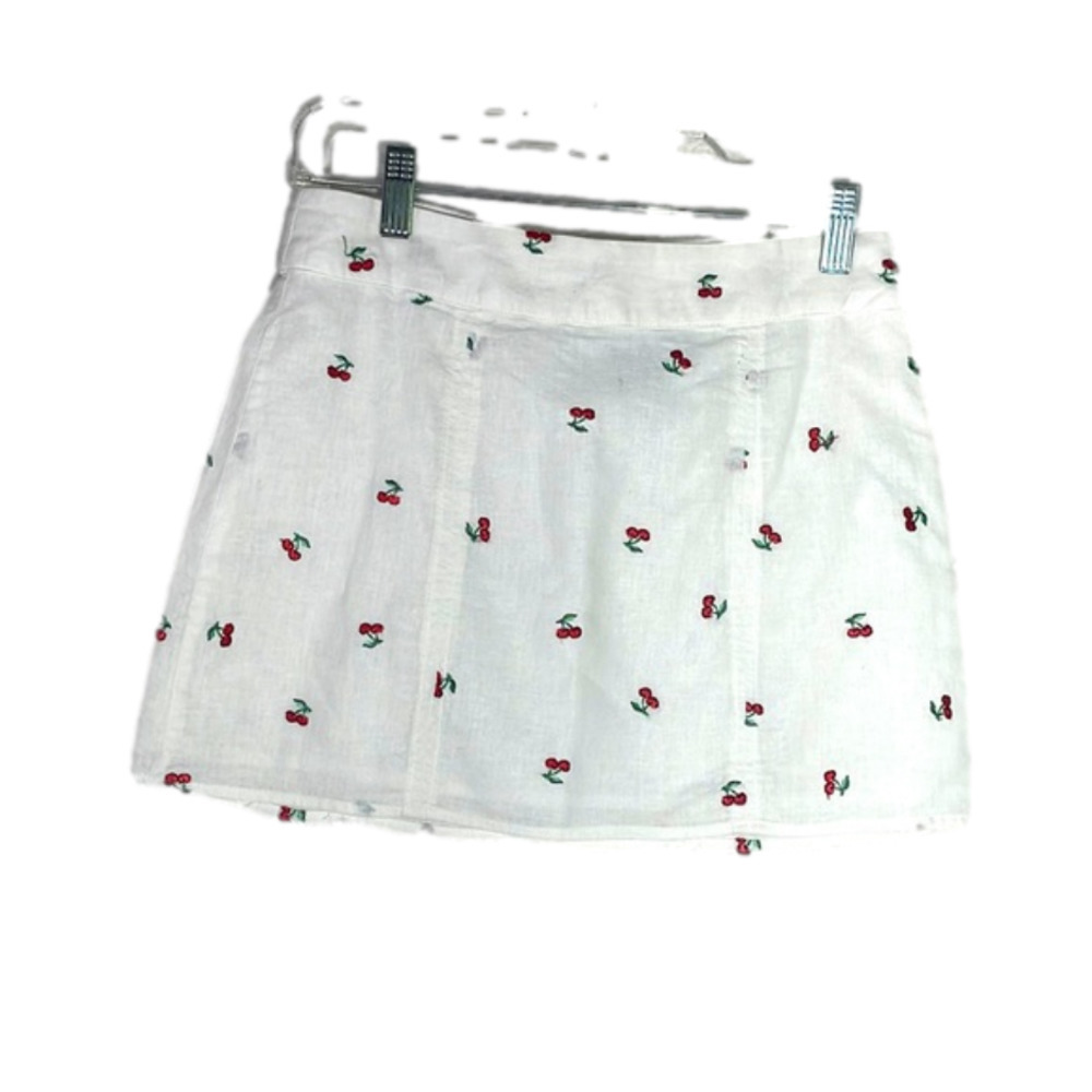 Forever 21 Size Xs White Skirt with Cherry Design Lined Good Condition